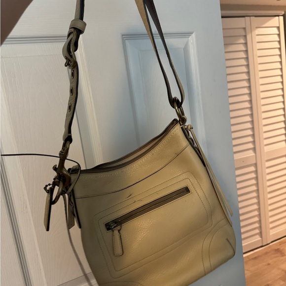 Like New Coach Shoulder Bag Pebbled Leather - Picture 4 of 8